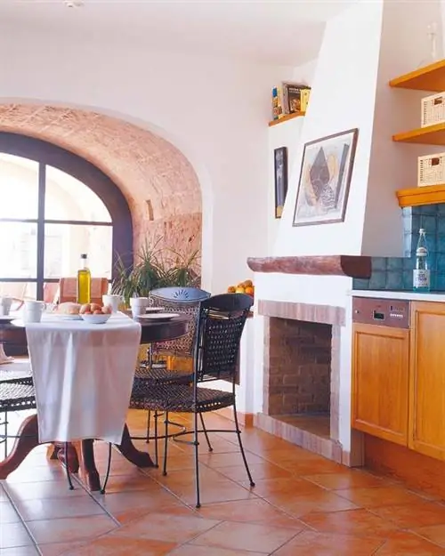 Дерево, Этаж, Комната, Скатерть, Настил, Дизайн интерьера, Недвижимость, Дом, Стол, Мебель,