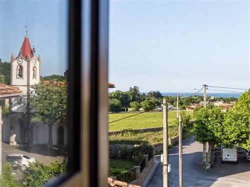 Растение, Место поклонения, Часовня, Церковь, Шпиль, Полюс, Тротуар, Средневековая архитектура, Дорожка, Приход,