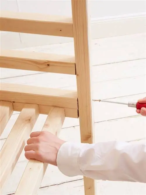 второй шаг, чтобы построить деревянную скамейку