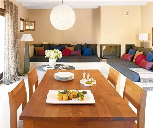 Комната, Дизайн интерьера, Стол, Мебель, Этаж, Потолок, Посуда, Гостиная, Дизайн интерьера, Настил,