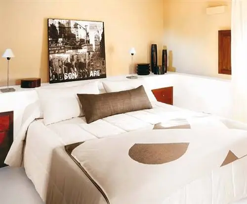 Кровать, Комната, Дизайн интерьера, Освещение, Постельные принадлежности, Недвижимость, Спальня, Текстиль, Стена, Простыня,