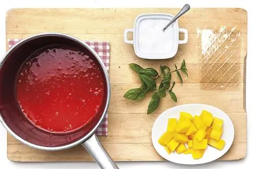 Чашка манго с клубничным соусом: Шаг