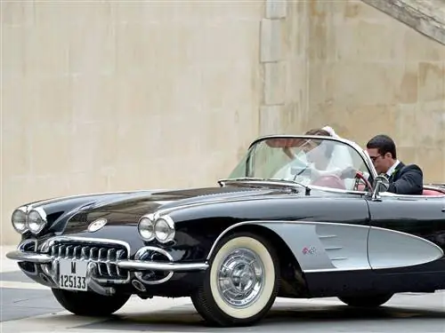 шина, колесо, вид транспорта, автомобильный дизайн, транспортное средство, наземное транспортное средство, автомобильная колесная система, автомобильное освещение, автомобиль, классический автомобиль,