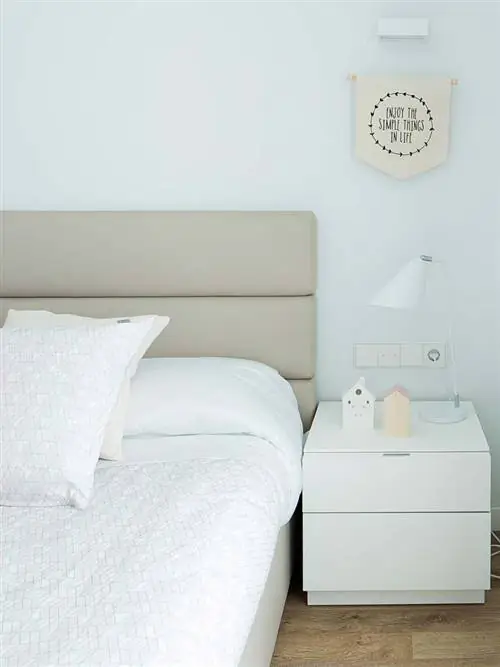 Продукт, Комната, Кровать, Стена, Постельное белье, Текстиль, Спальня, Дизайн интерьера, Белый, Простыня,