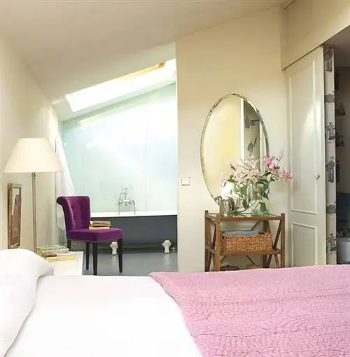 мансардная спальня с примыкающим санузлом