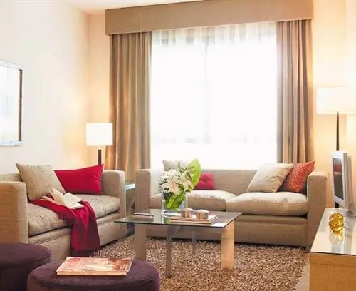 Комната, Дизайн интерьера, Гостиная, Мебель, Дом, Стол, Диван, Дизайн интерьера, Лампа, Стена,