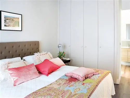 Комната, Кровать, Дизайн интерьера, Желтый, Недвижимость, Стена, Текстиль, Простыня, Постельные принадлежности, Постельное белье,