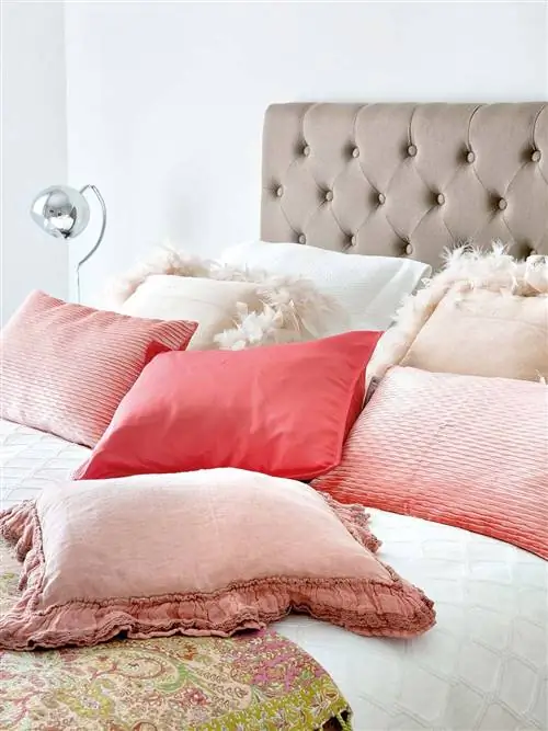 Текстиль, Подушка, Комната, Белая, Подушка, Декоративная подушка, Мебель, Дизайн интерьера, Аксессуары для дома, Диван,