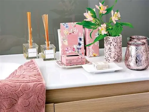 Сервировочная посуда, Питьё, Лепесток, Чашка, Посуда, Постельное белье, Натюрморт, Аксессуары для дома, Дизайн интерьера, Центральная часть,