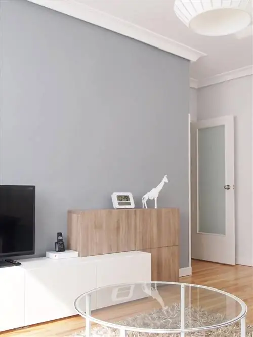 Комната, Стена, Дизайн интерьера, Пол, Дверь, Устройство отображения, Пол, Потолок, Светильник, Серый,