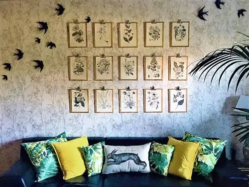 Стена, Комната, Жёлтый, Диван, Мебель, Дизайн интерьера, Гостиная, Обои, Шрифт, Дизайн,