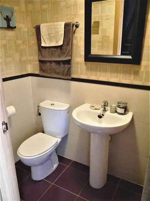 Ванная, Туалет, Недвижимость, Раковина для ванной, Сиденье для унитаза, Комната, Сантехника, Раковина, Стена, Этаж,