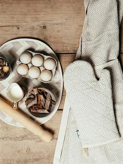 Колье, Рубашка, Пуговица, Натюрморт, Кухонная утварь, Натуральный материал, Карман,