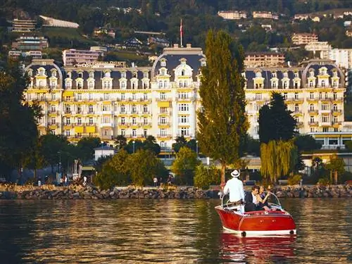 Водный транспорт, Вода, Отражение, Водный путь, Река, Лодка, Дерево, Гребля, Город, Транспортное средство,