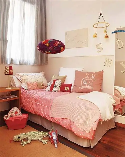 Комната, Дизайн интерьера, Красный, Текстиль, Стена, Пол, Дом, Постельные принадлежности, Дизайн интерьера, Пол,