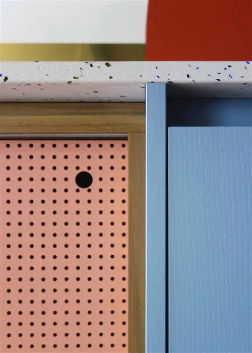 Поп-эстетическая кухня, украшенная цветными блоками