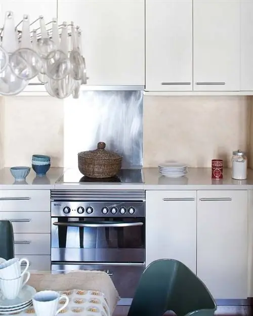 Белый, Комната, Мебель, Дизайн интерьера, Недвижимость, Кухня, Плитка, Дом, Пол, Полка,