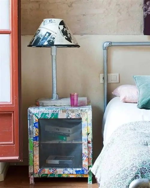 Мебель, Абажур, Тумбочка, Комната, Аксессуары для освещения, Стол, Лампа, Освещение, Стена, Дизайн интерьера,