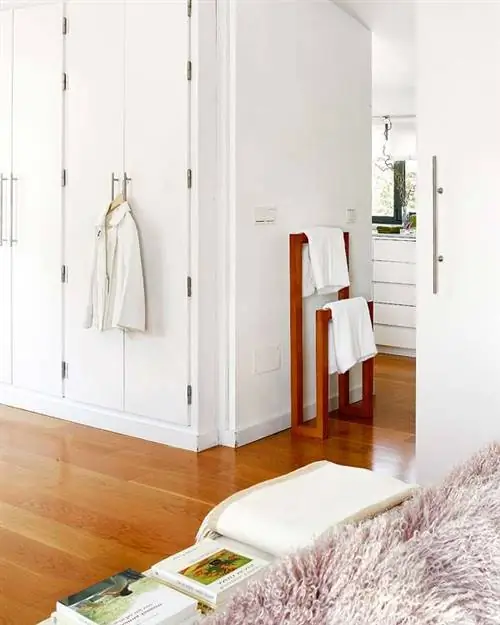 Дерево, Пол, Настил, Комната, Стена, Дизайн интерьера, Деревянный настил, Ламинированный пол, Лиственная древесина, Дверь,