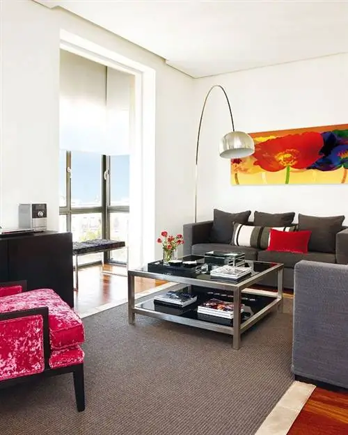 Комната, Этаж, Дизайн интерьера, Пол, Гостиная, Потолок, Стол, Мебель, Дом, Стена,