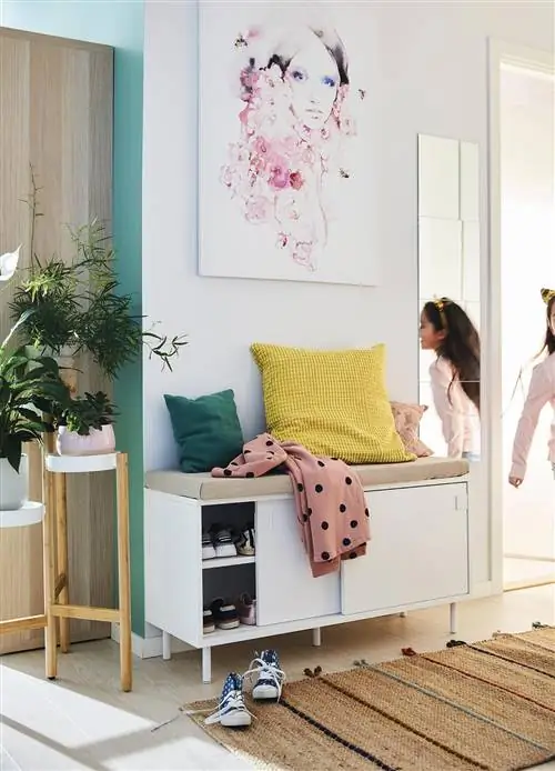 прихожая с многофункциональной мебелью от ikea