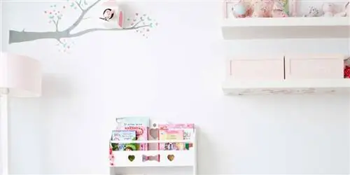 Маленькая детская комната с игровой зоной