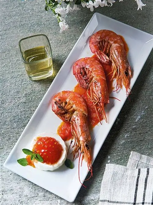 креветки с томатным соусом и сыром