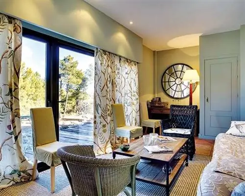 Комната, Дизайн интерьера, Этаж, Мебель, Стена, Стол, Потолок, Пол, Дом, Дизайн интерьера,