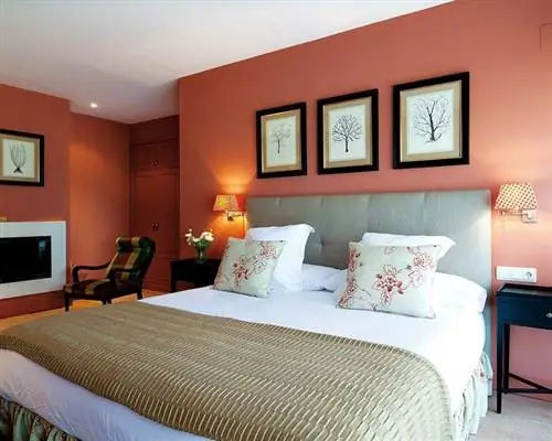 Кровать, Освещение, Комната, Дизайн интерьера, Стена, Недвижимость, Постельные принадлежности, Спальня, Текстиль, Мебель,