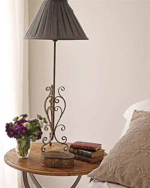 Дизайн интерьера, Комната, Абажур, Стол, Лампа, Аксессуары для освещения, Цветочный горшок, Дизайн интерьера, Аксессуары для дома, Серый,