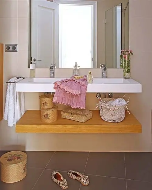 Комната, Дизайн интерьера, Зеркало, Дизайн интерьера, Сантехника, Постельное белье, Бежевый, Кран, Раковина, Аксессуары для ванной,