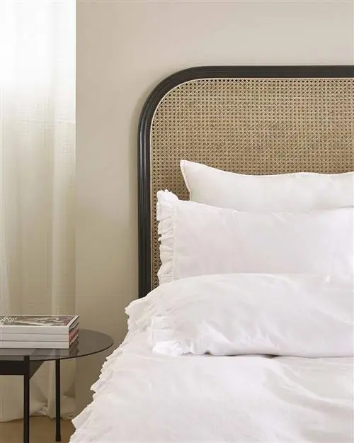 Спальня: Сетчатое изголовье