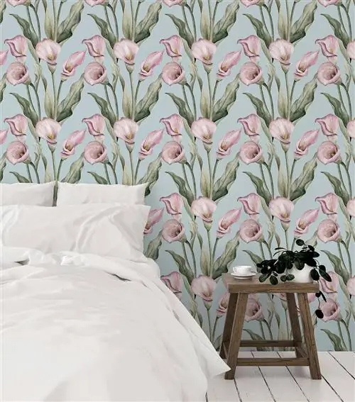 Спальня с цветочными обоями Leroy Merlin