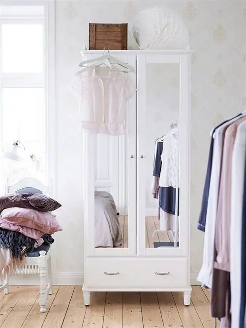 Продукт, Дерево, Комната, Текстиль, Этаж, Вешалка для одежды, Пол, Лиственных пород, Деревянный настил, Серый,