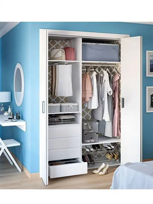 Комната, Дизайн интерьера, Стена, Мебель, Этаж, Сантехника, Постельное белье, Стеллажи, Серый, Бирюзовый,