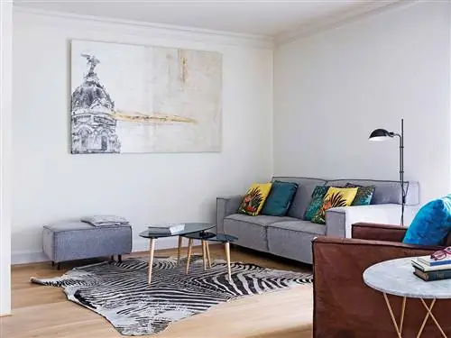 Мебель, Комната, Гостиная, Дизайн интерьера, Недвижимость, Синий, Желтый, Стол, диван-студия, Стена,