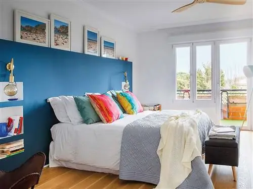 Мебель, Спальня, Комната, Синий, Кровать, Дизайн интерьера, Простыня, Недвижимость, Стена, Полка,