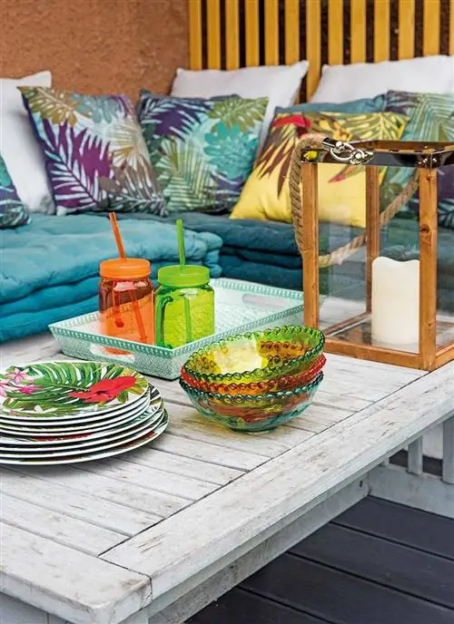 Журнальный столик, Мебель, Стол, Жёлтый, Комната, Дизайн интерьера, Гостиная, Крыльцо, Текстиль, Дом,