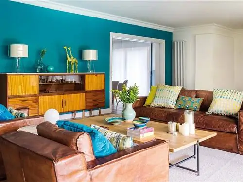 Гостиная, Мебель, Комната, Дизайн интерьера, Бирюза, Недвижимость, Стол, Журнальный столик, Дом, Здание,