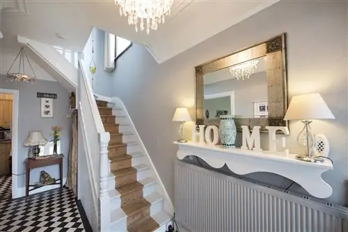 прихожая с лестницей