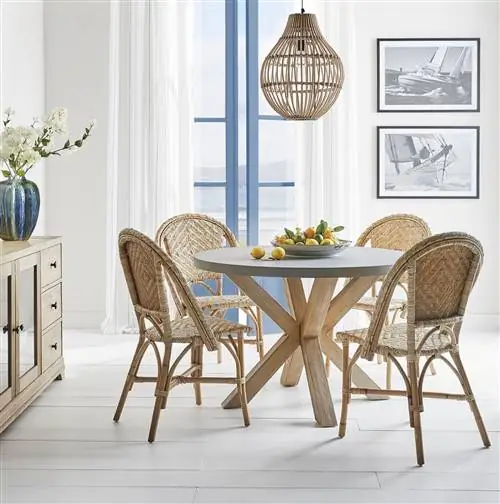 столовая с круглым столом