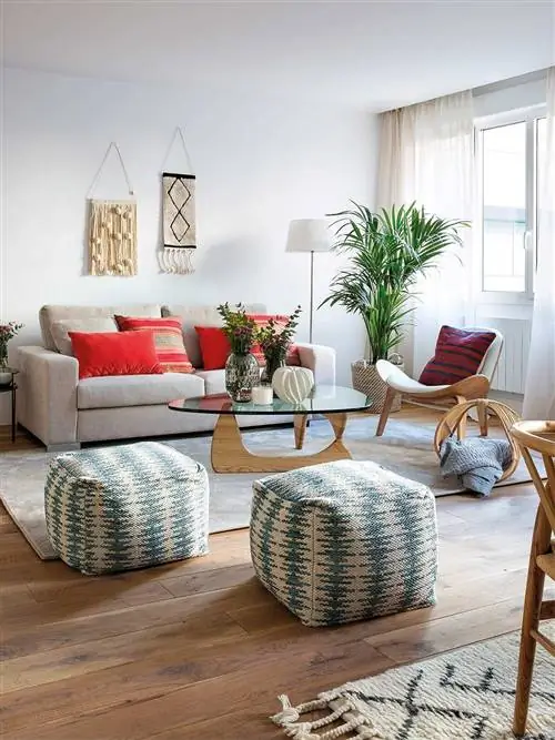 Гостиная, Мебель, Комната, Дизайн интерьера, Журнальный столик, Стол, Дом, Недвижимость, Этаж, Диван,