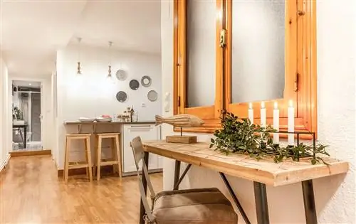 открытая белая кухня в скандинавском и винтажном стиле