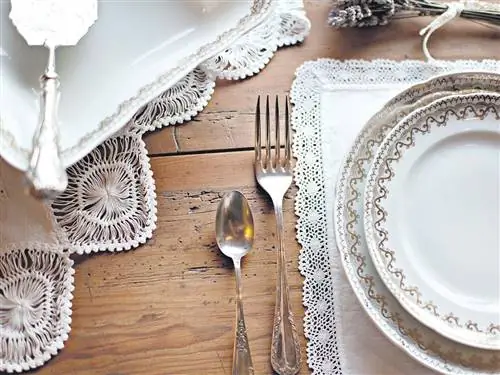 Сервировочная посуда, Посуда, Скатерть, Белая, Столовая посуда, Столовые приборы, Постельное белье, Кухонная утварь, Аксессуары для дома, Тарелка,