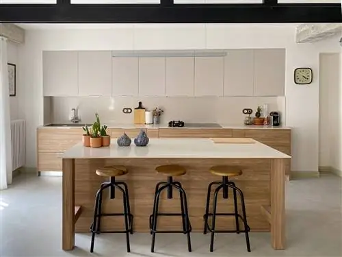 открытая кухня с центральным островом