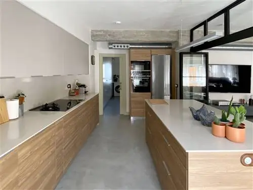 открытая кухня с центральным островом