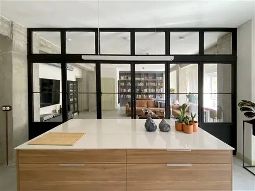 кухня совмещенная с гостиной в индустриальном стиле