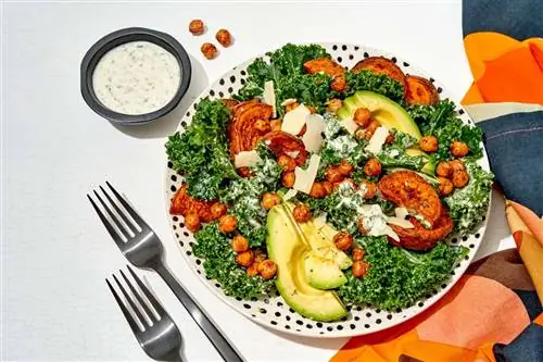 капустный салат с кокосовым соусом
