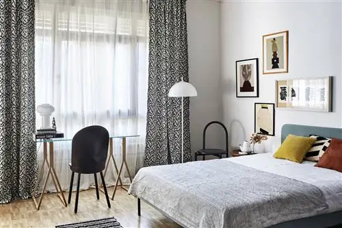 спальня с письменным столом современного дизайна