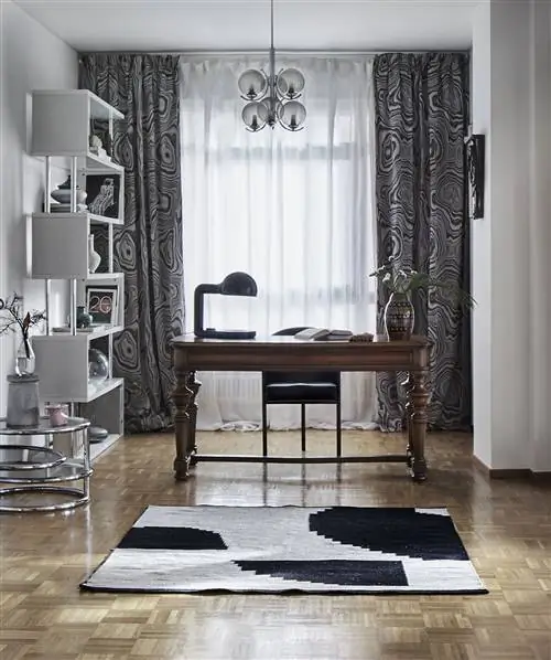 письменный стол современного дизайна со столом в классическом стиле